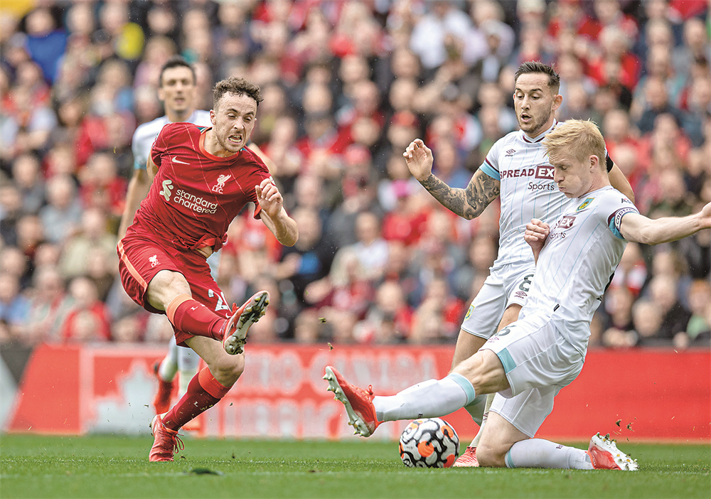 记者：皇马今天训练维尼修斯与姆巴佩长时间与教练组进行沟通