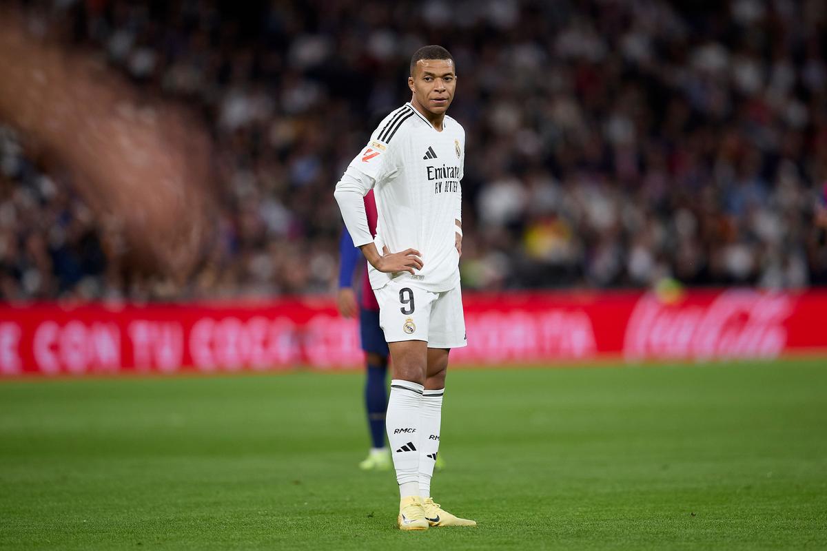 43.3米超远吊射破门，亚当斯创造本赛季英超最远距离进球（亚当斯43.3米挑射破网，改写本季英超最远进球纪录）