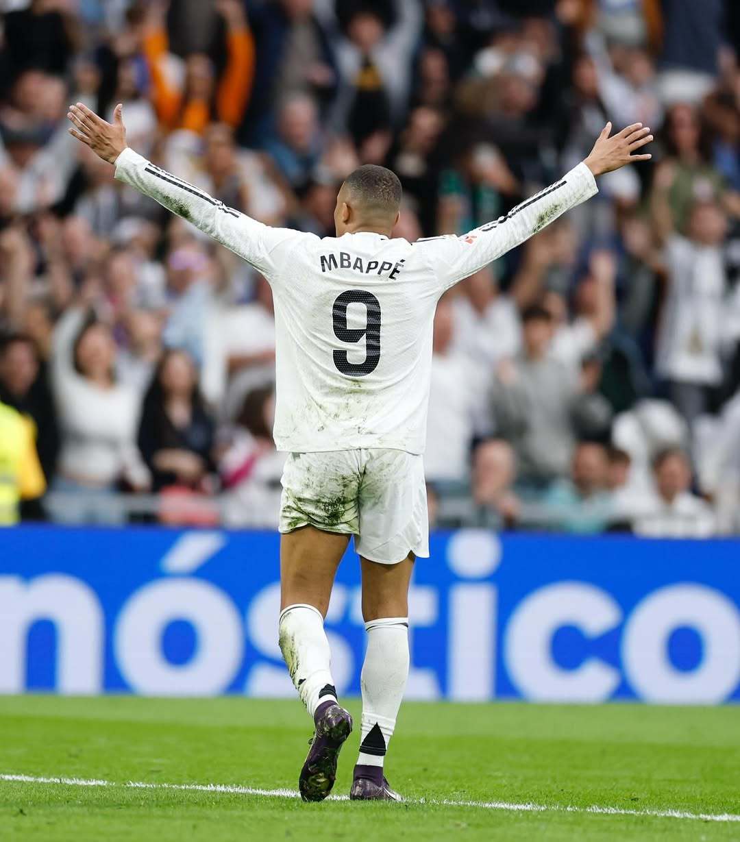 英超-狼队VS曼联：送副班长首胜？NO！阿莫林要逼近欧冠区（英超-狼队对曼联：副班长会迎来首胜？想多了！阿莫林誓逼近欧冠区）