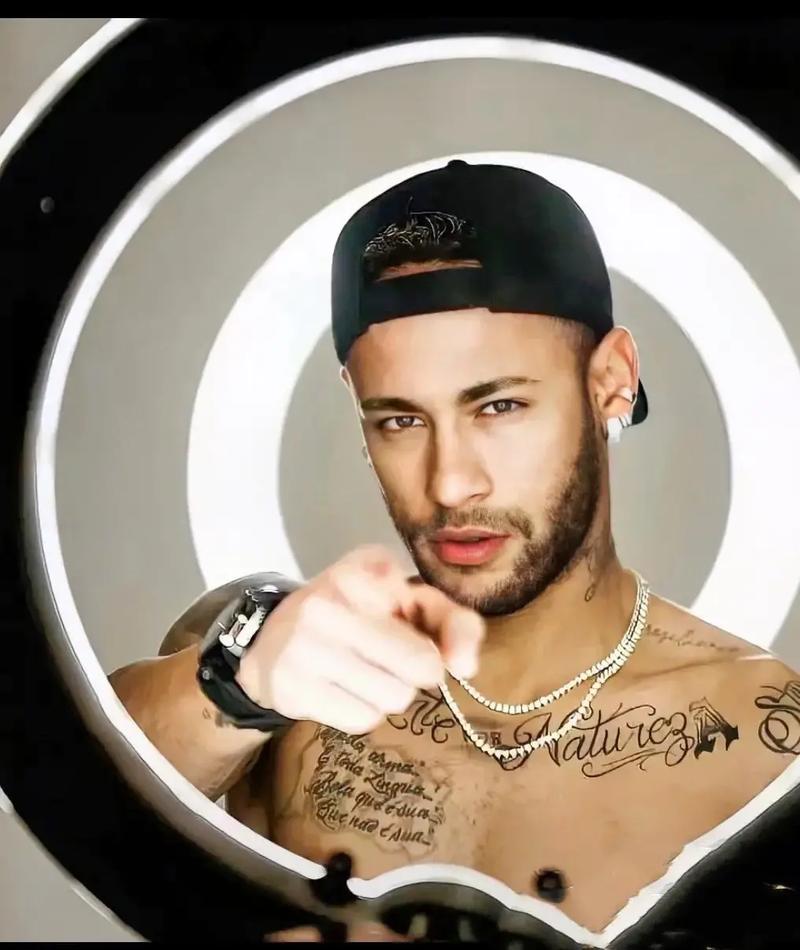 足球TOP：制造100粒进球最快的十大球星！C罗梅开二度！（足坛榜：最快制造100球的十大球星，C罗独中两元！）