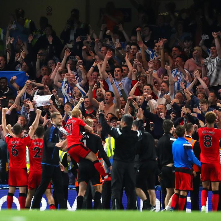 欧洲足坛疯狂周末诞生 豪门心系欧战冷门跌爆（欧洲足坛上演疯狂周末：豪门为欧战分心，冷门频爆）